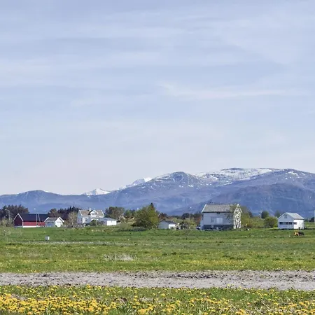 3 Bedroom Gorgeous In Giske